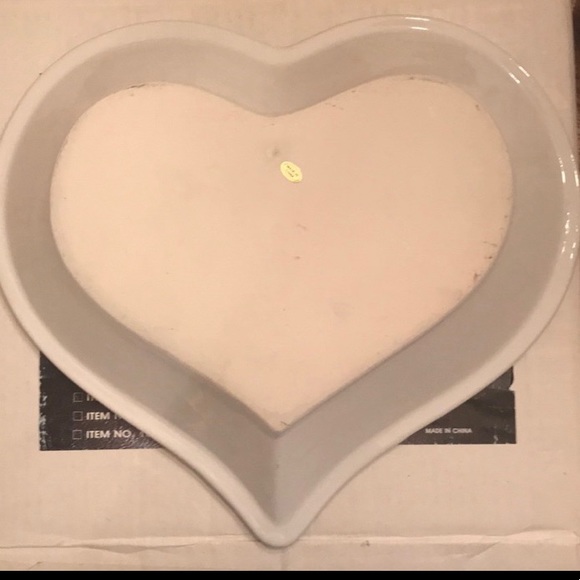 Stoneware Heart Shaped💙Plate - Picture 2 of 3